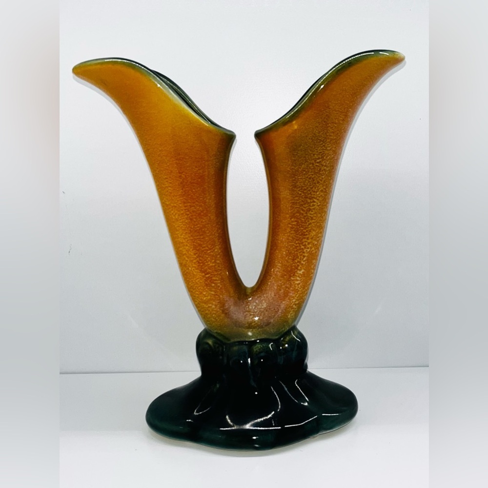 VTG HULL ART POTTERY GOLD DOUBLE VASE 9”Tx8”W EUC